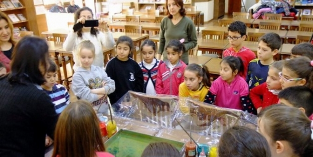 Kütüphanede Çocuk Ve Ebru Etkinliği