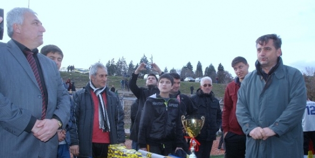 Şampiyon Uluoymak 1 Eylülspor Ligin Son Maçında Kupasını Aldı