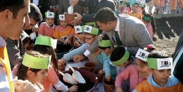 Meşe Palamudu Toprakla Buluştu