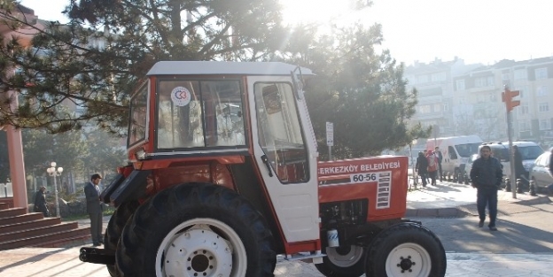 Çerkezköy Belediyesi Bir Traktörü Daha Yeniledi
