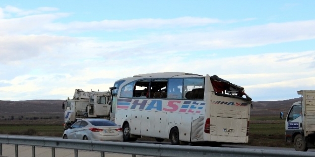 Yolcu Otobüsü Şarampole Devrildi: 1 Ölü 29 Yaralı