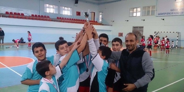 Hokey’de Kurtuluş Kupası Heyecanı