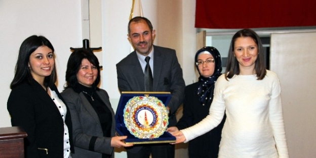 Dpü’de ’üniversite Yaşamına Uyum’ Paneli