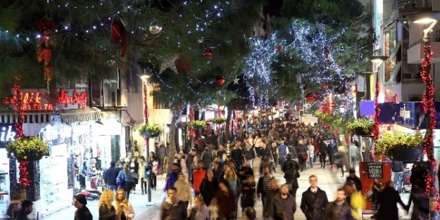 Karşıyaka’da Sokaklar Rengarenk