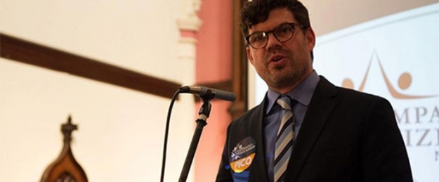 Papaz bir yılın sonunda ateist olmayı seçti