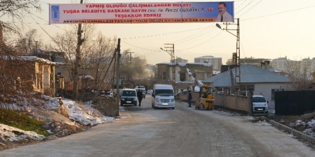 Mahalle Sakinlerinden Başkan Özgökçe’ye Pankartlı Teşekkür