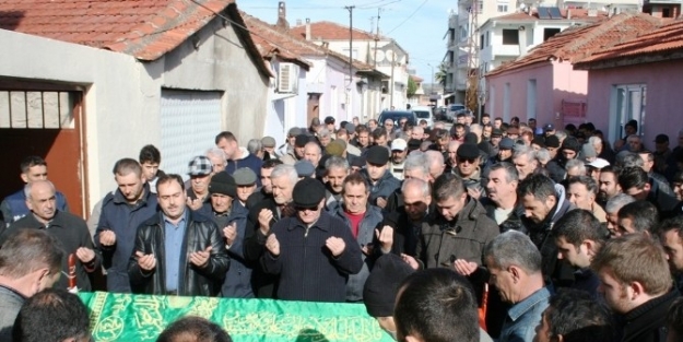 Ufuk Döşlü’nün Hayatını Kaybetmesi Altınova’ Yı Yasa Boğdu