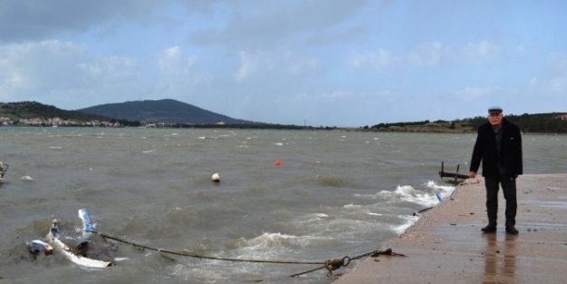 Ayvalıkta Şiddetli Lodos Tekneleri Batırdı