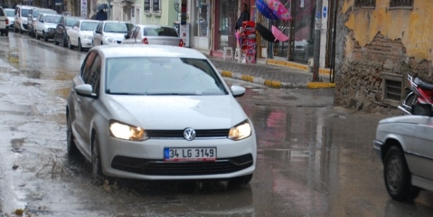 Edremit’ Te Vatandaşın Yağmur Çilesi