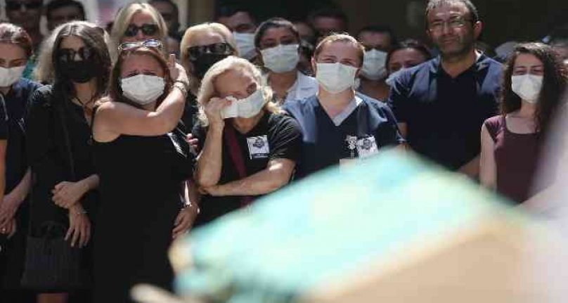 Rekortmen doktor yüzlerce kişiyi organ nakliyle kurtardı, kendisi organ beklerken hayata veda etti