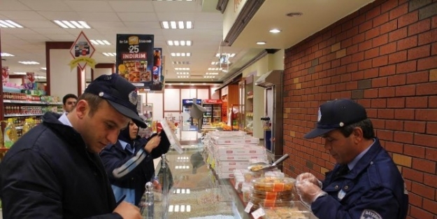 Beyşehir’de Kuruyemişçiler Denetlendi