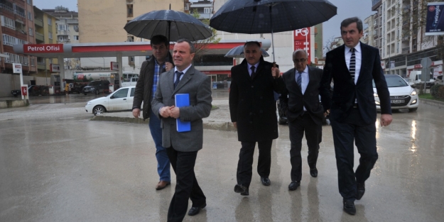 Yağmur altında teftiş