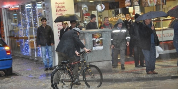 Balıkesir’de Lodos Ve Yağmur Etkisini Gösteriyor