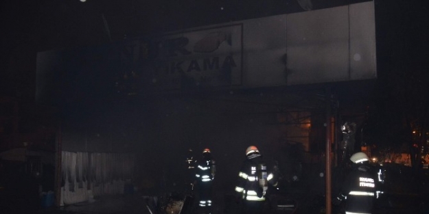 Oto Yıkamacıda Çikan Yangın Korkuttu