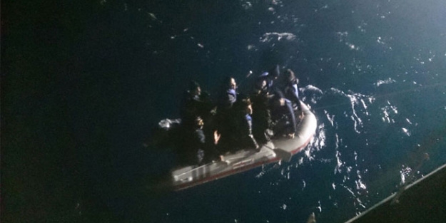 52 kaçak göçmen son anda kurtarıldı