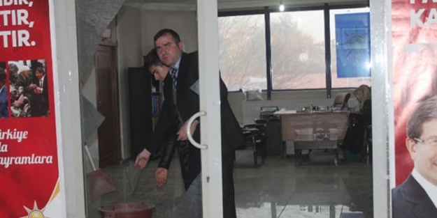 Ak Parti İl binasında arbede