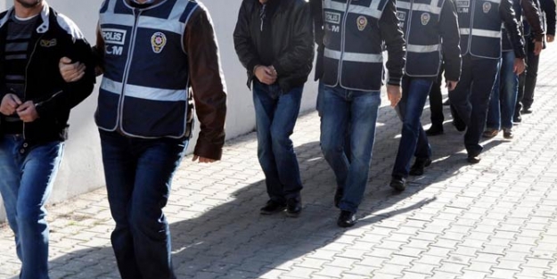 21 polis gözaltına alındı
