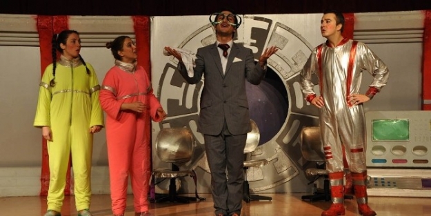 Minikler Tiyatro İle Buluştu