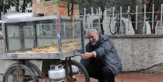 Seyyar Börekçiden Tehlikeli Hareket