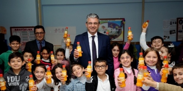 6 Bin Öğrenciye Mandalina Suyu