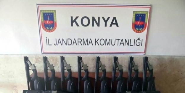 Beyşehir’de Av Bayisindeki Faturasız Tüfeklere El Konuldu