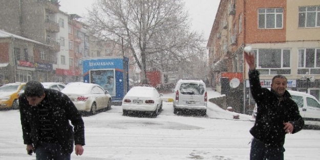 Hisarcık’a İlk Kar Yağdı