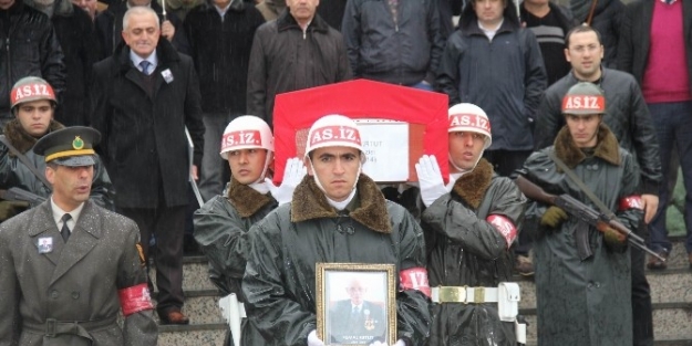 Kore Gazisi Törenle Uğurlandı