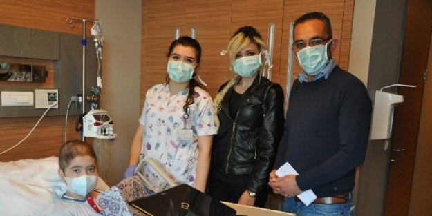 Mavi Çocuk Utku Umut Işiği Derneği’nden Lösemili Çocuklara Ziyaret