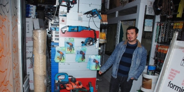 17 Kiloluk Hiltiyi Sırtına Koyup Çaldi