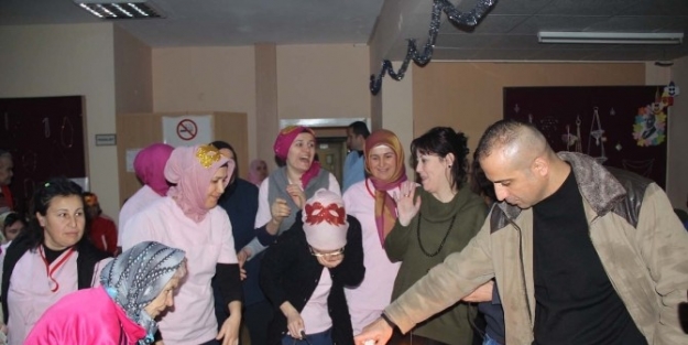 Engelli Bakım Merkezinde Yılbaşı Eğlencesi
