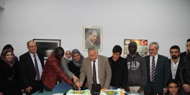 Rektör Mutlu Yabancı Öğrencilerle Buluştu