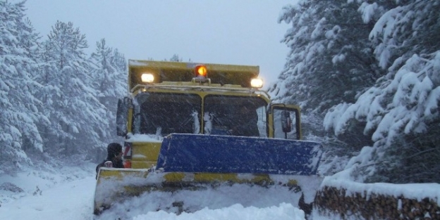 Demirci Ve Gördes’te Kapanan Yollar Açıldı