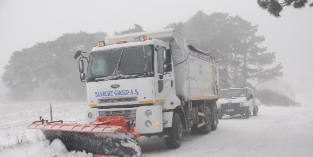 (özel Haber) Balıkesir’de Kar Yolları Kapattı, Bir Aile Mahsur Kaldı