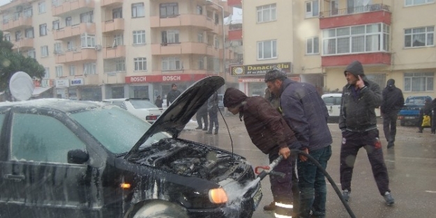 Seyir Halindeki Otomobil Alev Alıp Yandı