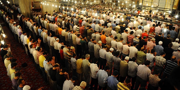 Namaz kılmak yasaklanıyor