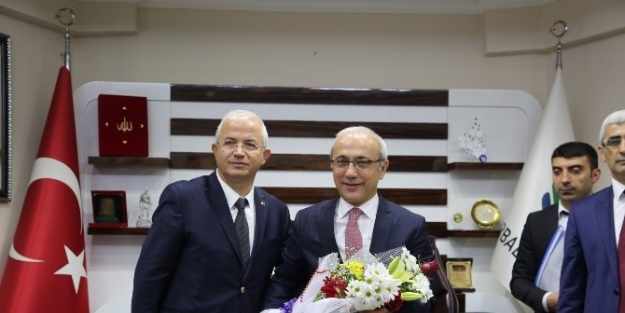 Bakan Elvan’dan Başkan Görmez’e Açık Çek