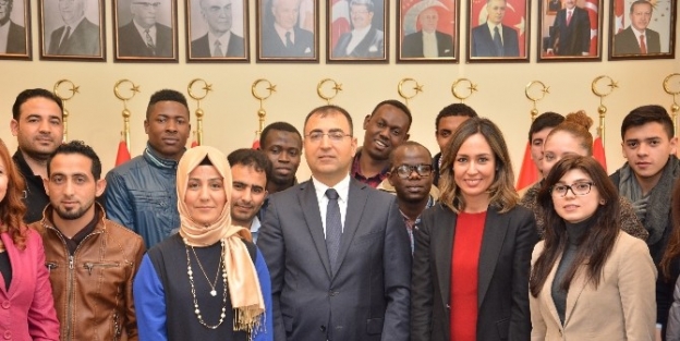 Ak Parti’nin Siyaset Ekonomisi’ni Bitirenlere Sertifika