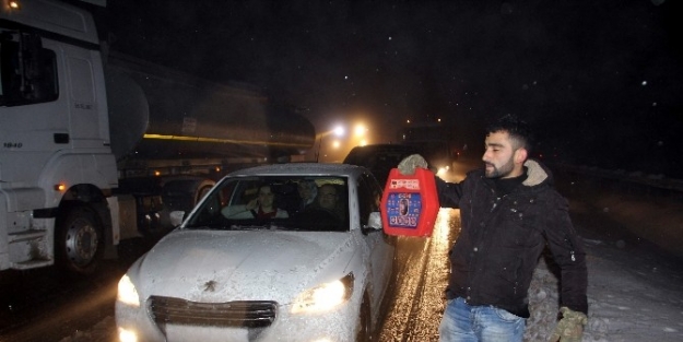 Kar Ve Buzlanma Ulaşımı Etkiledi