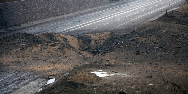Mühimmat taşıyan kamyonda patlama: 2 asker yaralı