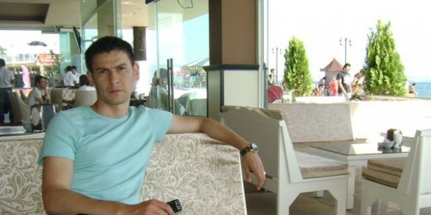 Bıçaklı Kavgada Yaralanan Öğretmen Öldü