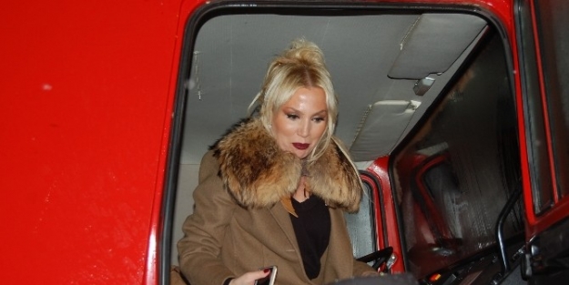 (özel Haber) Lerzan Mutlu’nun Aracı Mengen’de Kara Saplanınca, Çaycuma’ya İtfaiyeyle Geldi