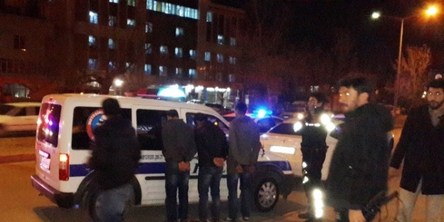 Karşıt Görüşlü Grupların Hesaplaşmasına Polis Müdahalesi