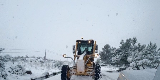 Manisa’da Karla Mücadele Çalişmalari Sürüyor