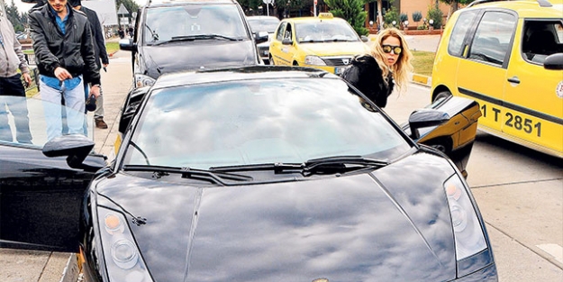 Niran Ünsal'a tesettür piyangosu