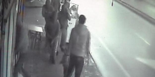 Kalaşnikoflarla kuyumcuya girdiler