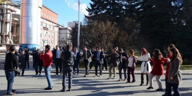 Kayseri Şeker’de Faiz Yükünden Kurtuluş Davul Zurna Eşliğinde Halaylar Çekilerek Kutlandı