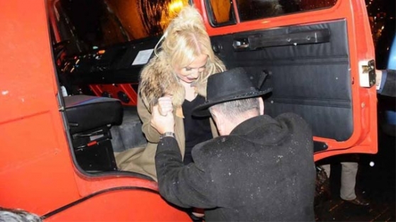 Konsere itfaiyeyle gitti!