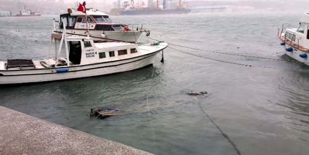 Bandırma’da Fırtına Ve Kar Hayatı Felç Etti