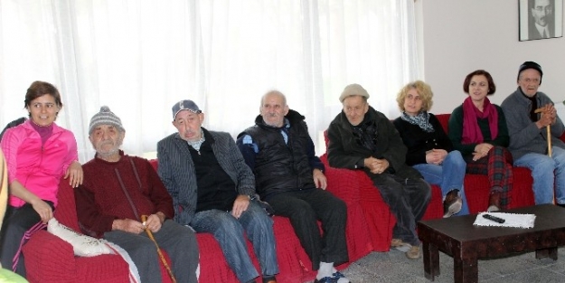 Ayvalıkta Sokakta Yaşayan Vatandaşlara Belediye Şefkati