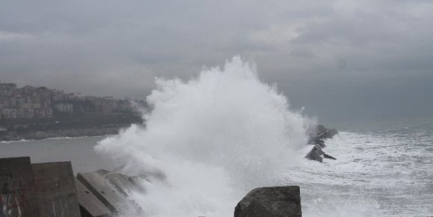 Karadeniz’de Dev Dalgalar